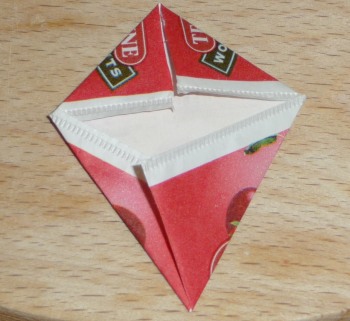 dlhší trojuholník zo spodnej strany